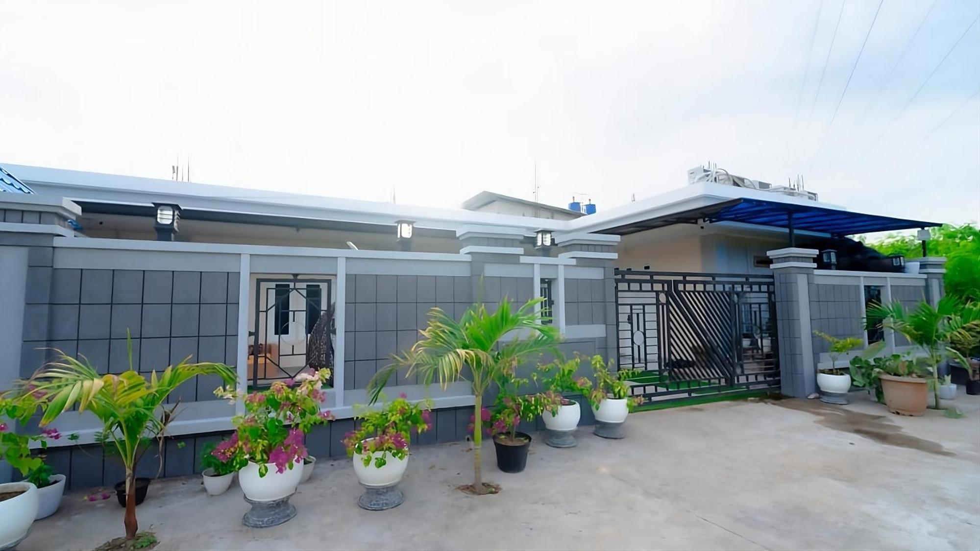 La Geiro Villa Labuan Bajo Buitenkant foto